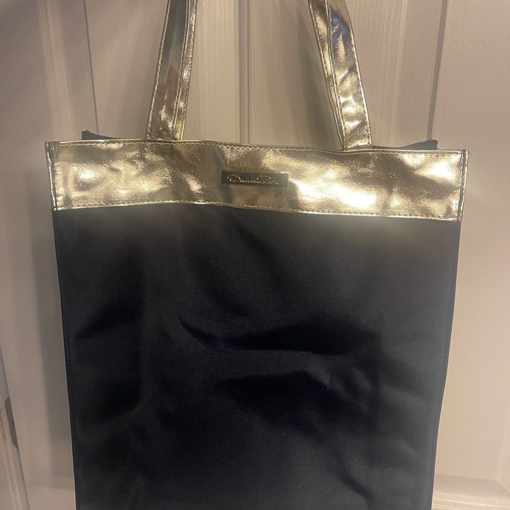 Oscar De La Renta Tote NWT - Picture 6 of 6